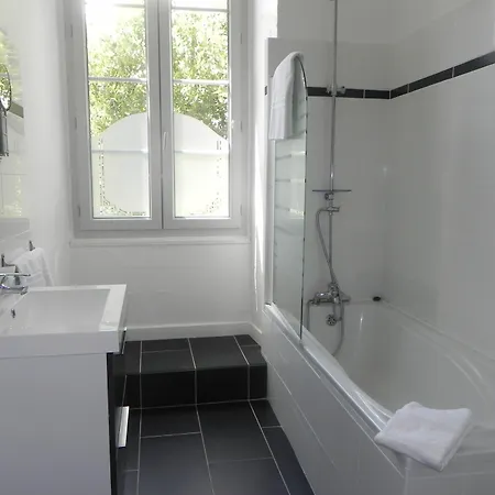 The Originals Boutique, Montpensier, Otel