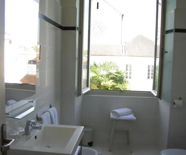 Ξενοδοχείο The Originals Boutique, Montpensier,