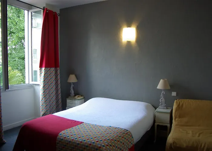 Hotel The Originals Boutique, Montpensier,