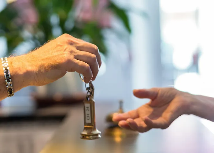 Ξενοδοχείο The Originals Boutique, Montpensier,